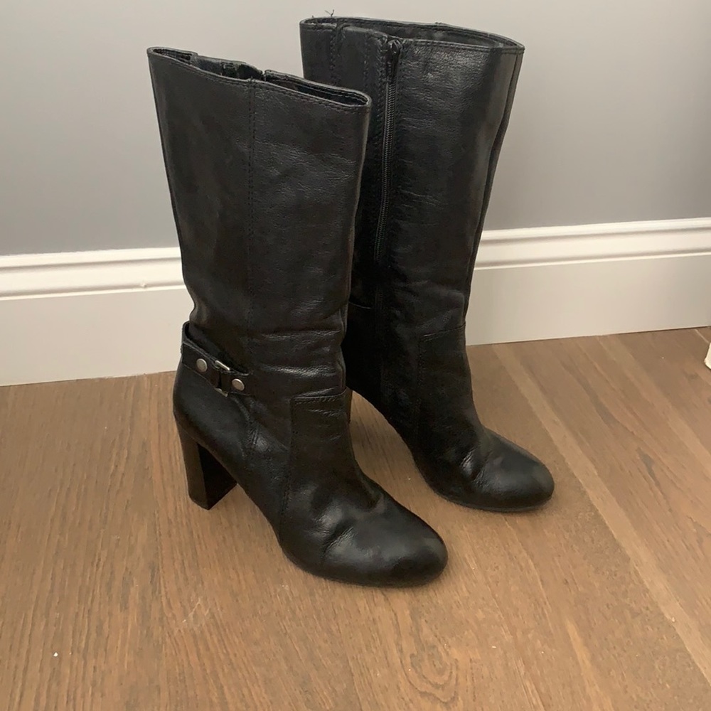 Women black boots